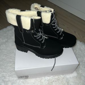 Womens boots super comfortable size 8 smoke free house 🚭